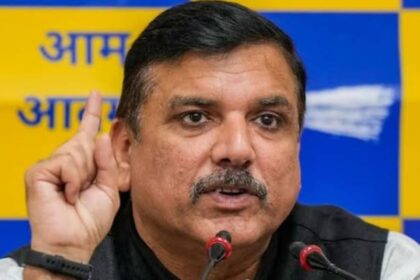 दिल्ली किसी की बपौती नहीं, ट्रेन-मेट्रो बंद होने पर संजय सिंह का सरकार पर हमला