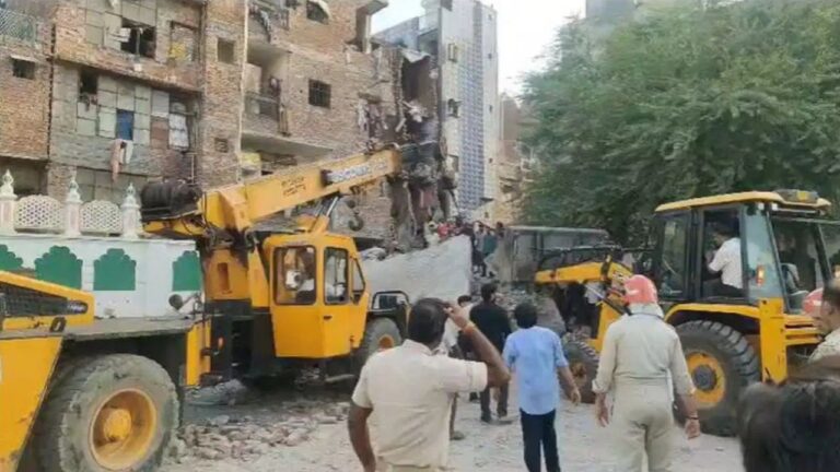 सीमापुरी इमारत हादसा: गर्भवती महिला और दो बच्चों समेत 4 की मौत, 8 घायल