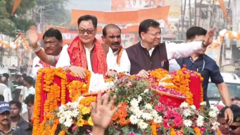 खटीमा में CM धामी का शक्ति प्रदर्शन: केंद्रीय मंत्री किरेन रिजिजू की मौजूदगी में हुआ भव्य स्वागत!
